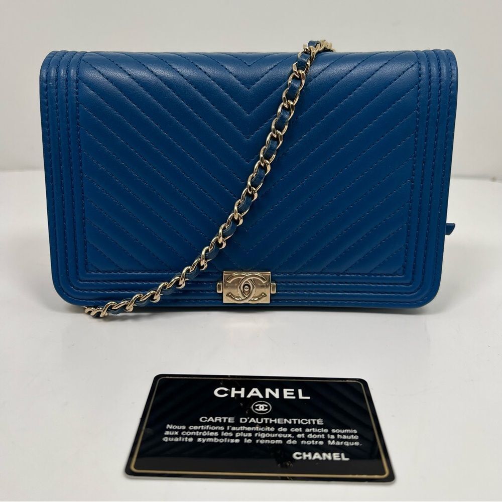 CHANEL Boy Chanel V-Stitched Lambskin Chain Wallet in Blue